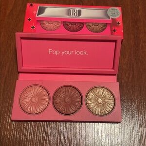 Clinique Glow To Go Cheek Pop Palette